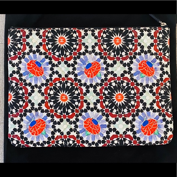 SOLD 🌟Chanel Limited Edition Dubai Cruise Clutch - Picture 2 of 15